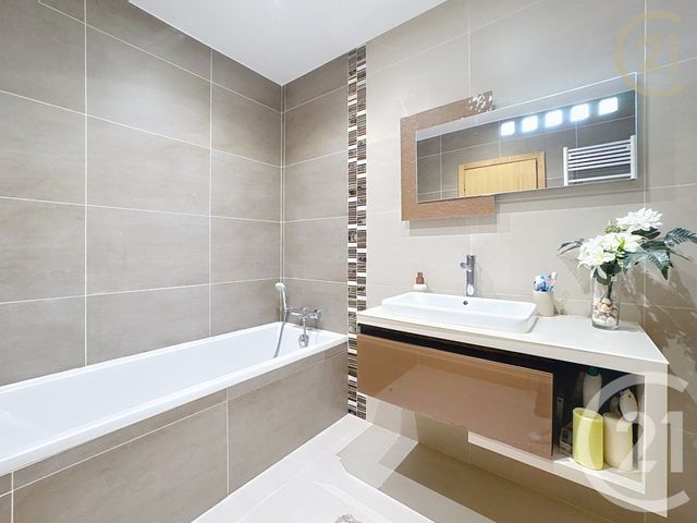 maison à vendre - 7 pièces - 148.4 m2 - ST SAUVEUR SUR ECOLE - 77 - ILE-DE-FRANCE - Century 21 Agence Chaumette