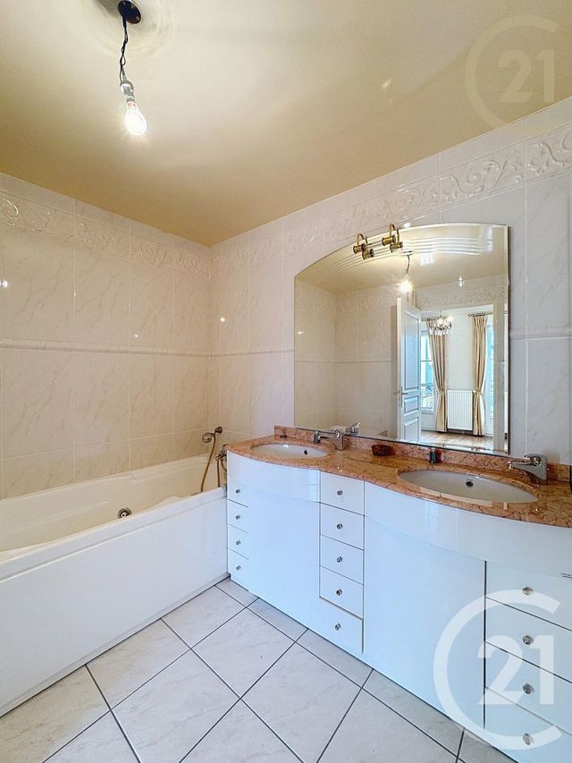 Appartement F4 à vendre - 4 pièces - 108.68 m2 - ST FARGEAU PONTHIERRY - 77 - ILE-DE-FRANCE - Century 21 Agence Chaumette