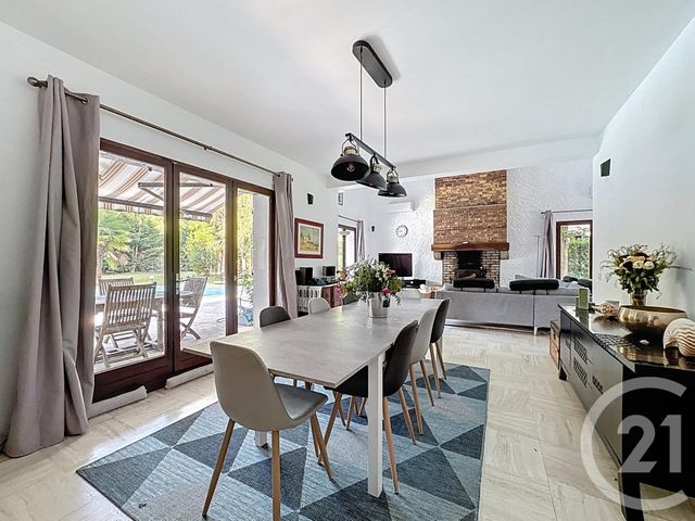 maison à louer - 6 pièces - 206.08 m2 - ST SAUVEUR SUR ECOLE - 77 - ILE-DE-FRANCE - Century 21 Agence Chaumette