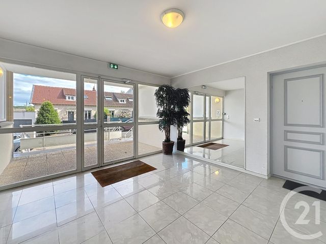 Appartement F2 à louer - 2 pièces - 44.9 m2 - AVON - 77 - ILE-DE-FRANCE - Century 21 Agence Chaumette