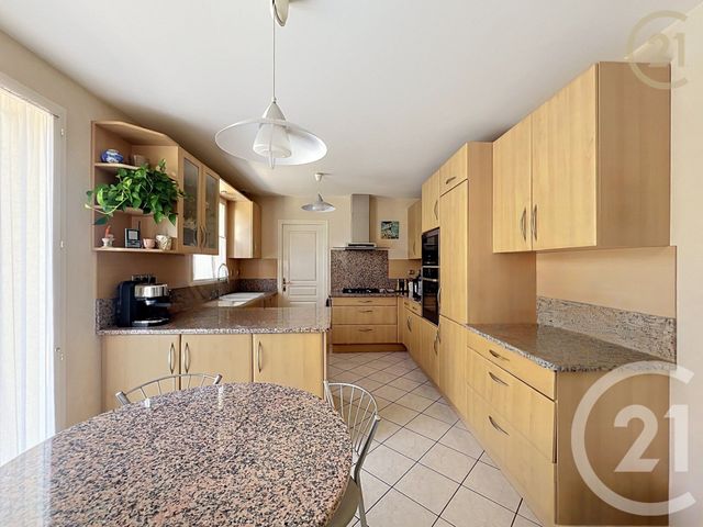 maison à vendre - 9 pièces - 211.24 m2 - BOISSISE LE ROI - 77 - ILE-DE-FRANCE - Century 21 Agence Chaumette
